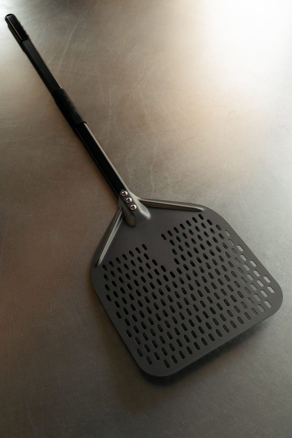 Licoli 101 - Perforated Pizza Peel