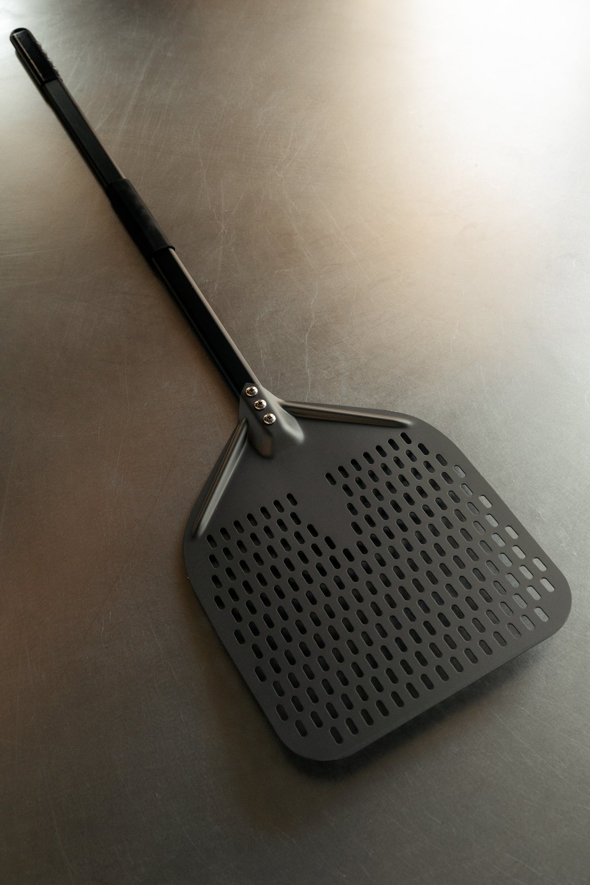 Licoli 101 - Perforated Pizza Peel